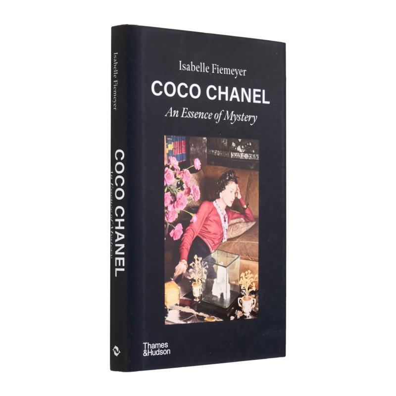 Photography Book - كوكو شانيل جوهر الغموض إيزابيل فيميير